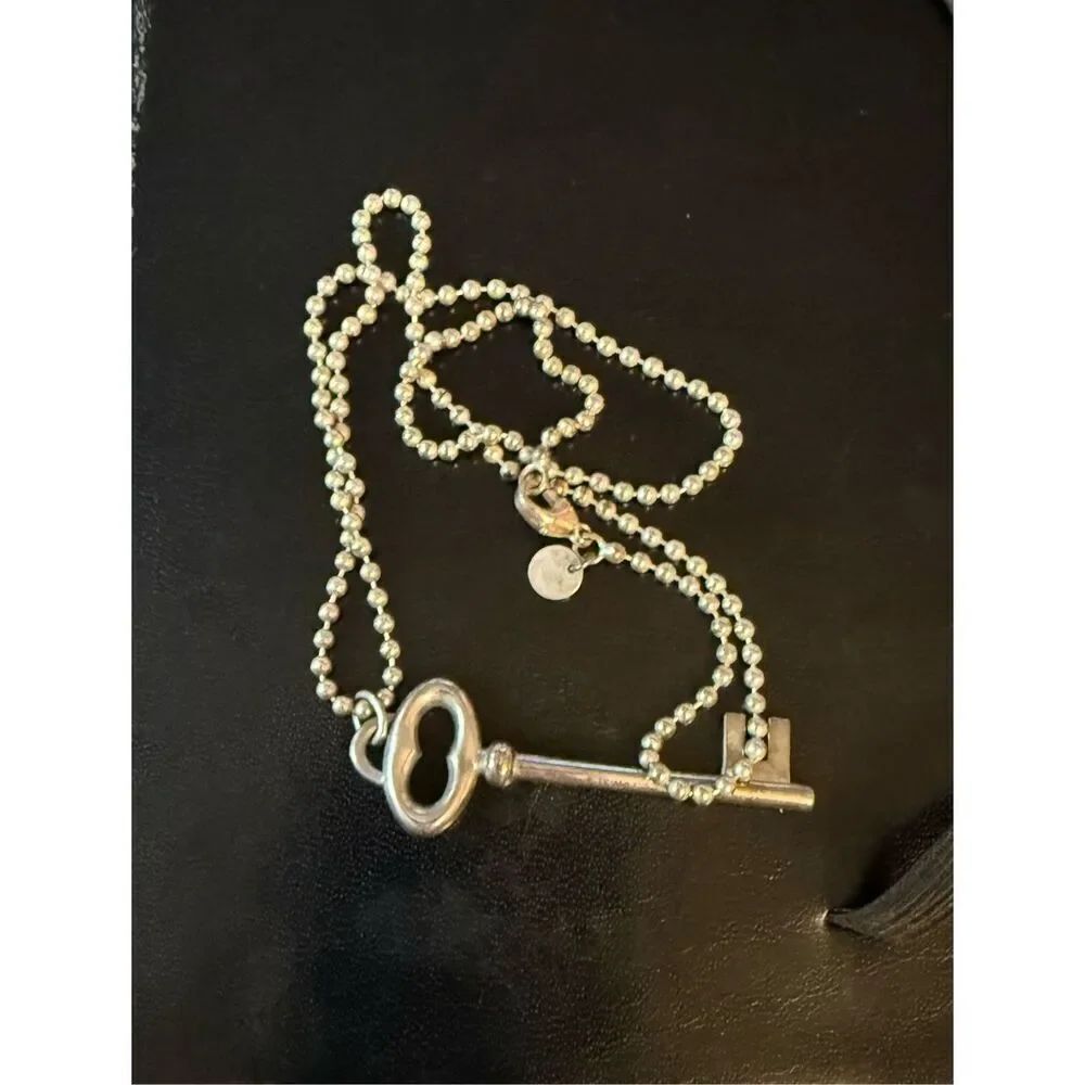Tiffany & Co. 925 Sterling Silver Large Oval Key Necklace w/ Ball Chain EUC